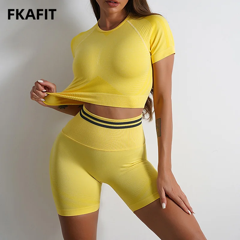 Seamless Yoga Set Gym Suits Short Sleeve Crop Top High Wiast Shorts 2 Pieces Set Running Workout Outfit Fitness Clothing