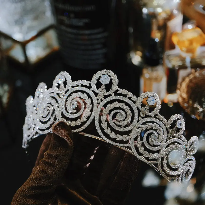 Elegant Retro Princess Crown Hair Accessory for Brides Wedding Dresses Birthday Parties Luxury Royal Wedding Headpiece Jewelries