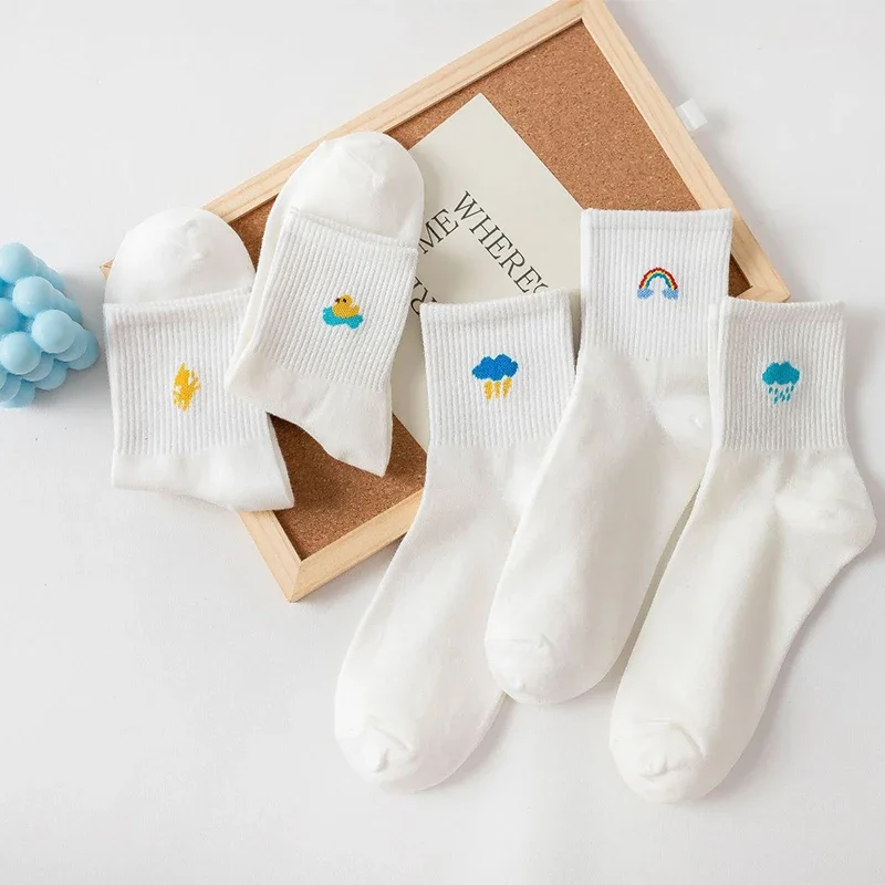 جوارب مضحكه جوارب نسائية قطن جوارب قصيرة للنساء 5 أزواج من الجوارب النسائية مجموعة الربيع والخريف الأبيض الكرتون الجوارب النسائية لطيف القطن الخالص الطقس الجوارب متعة الجوارب
