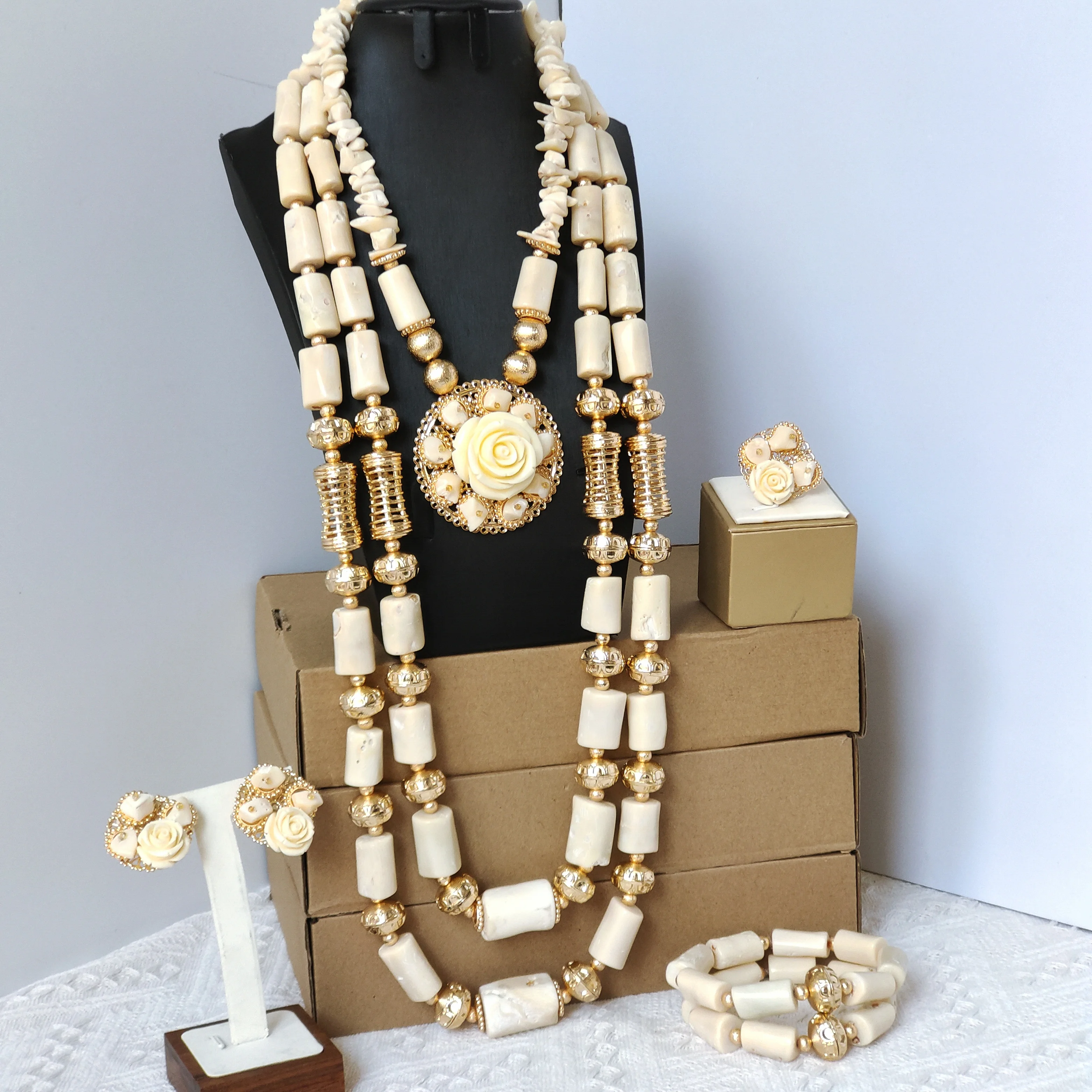 

Real Nigerian Coral Bead Jewelry Set For Woman