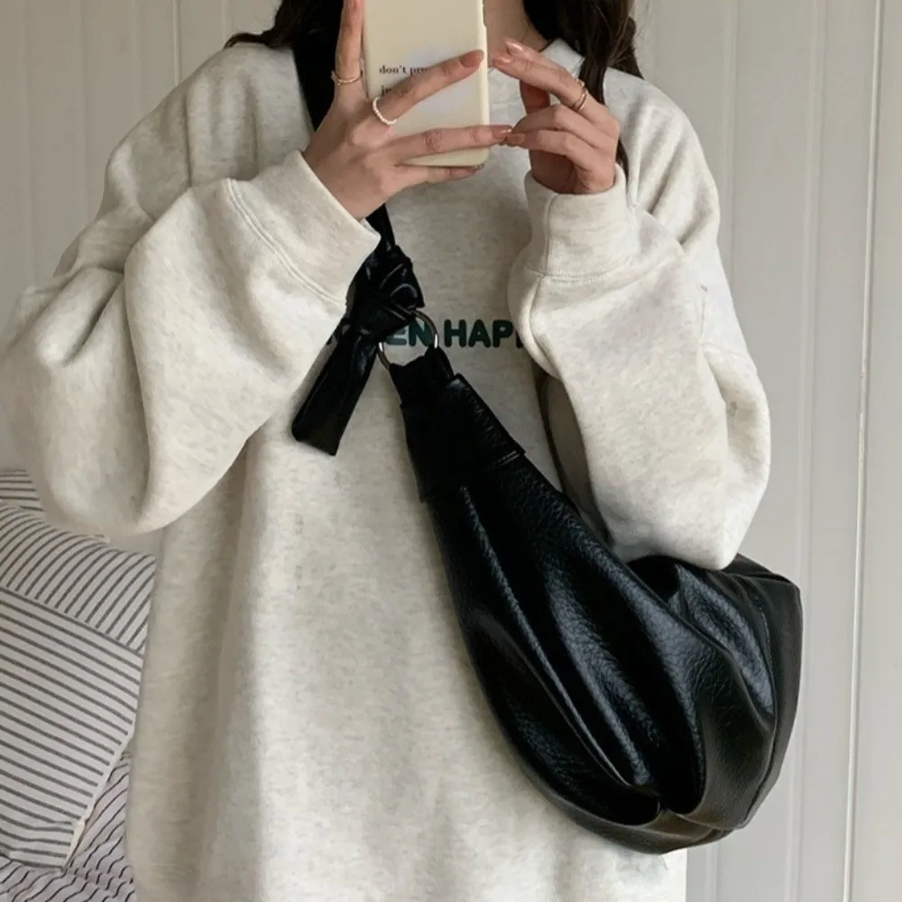 

Soft Leather Croissant Crossbody Bag Vintage Commuting Dumplings Shoulder Bag Large Capacity Korean Style Pleated Hobos Bag