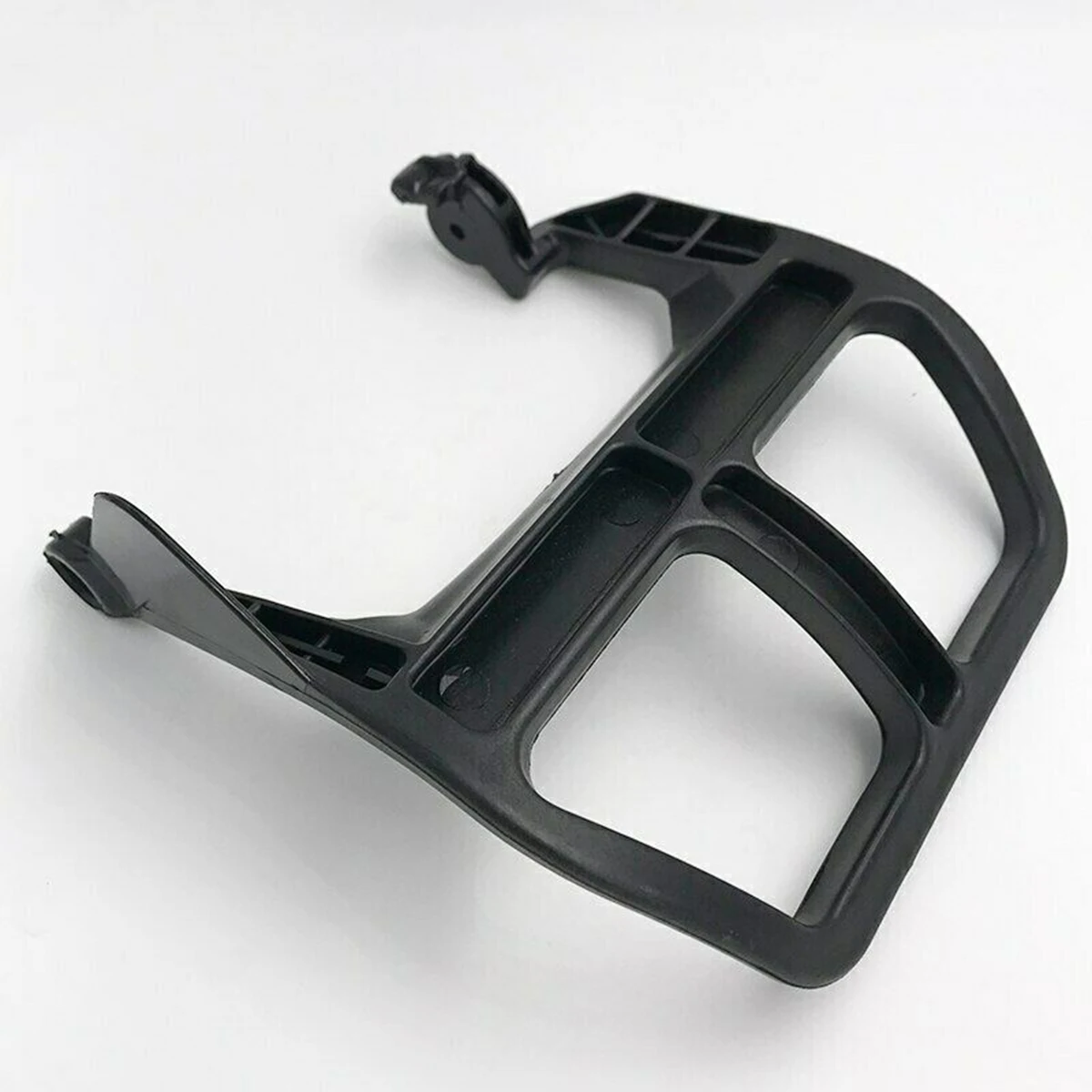 

Защита ручки тормоза цепи для тяжелых условий эксплуатации. Подходит для использования на различных вариантах бензопил, включая серия моделей.