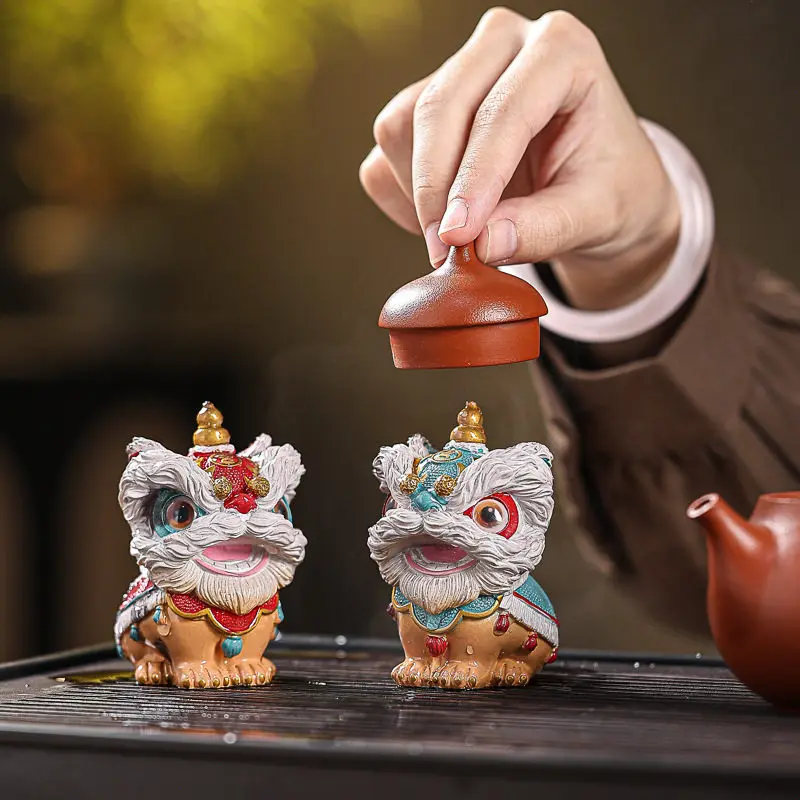 

Абсолютно новые высококачественные подарки в стиле национального танца льва для привлечения богатства, изысканные украшения, детские игрушки, в наличии