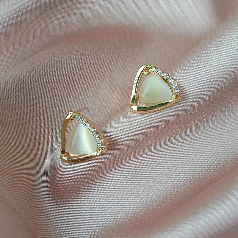 2024 Korean Fashion Earrings for Women Triangular Geometric Opal Earrings Simple Crystal Statement Wedding Party Jewelry Gifts