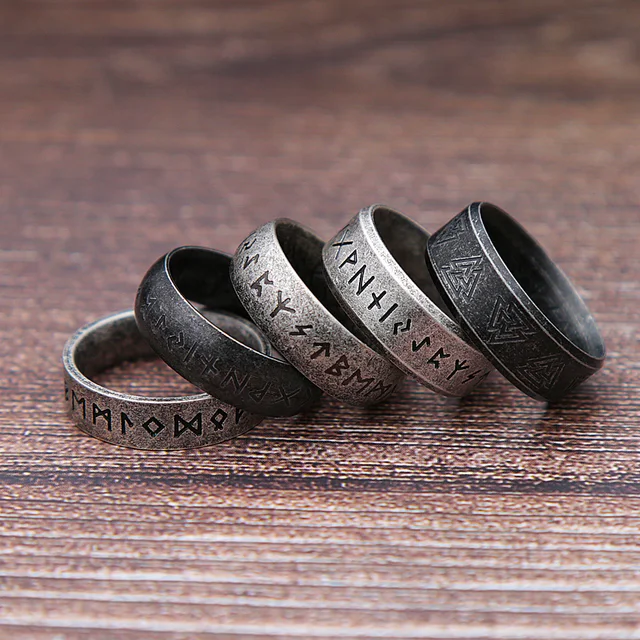 Moda Retro Viking Rune Ring dla mężczyzn Kobiety 316L Stal nierdzewna Odin Letter Rings Para Prosta biżuteria Amulet Prezenty Hurtownia