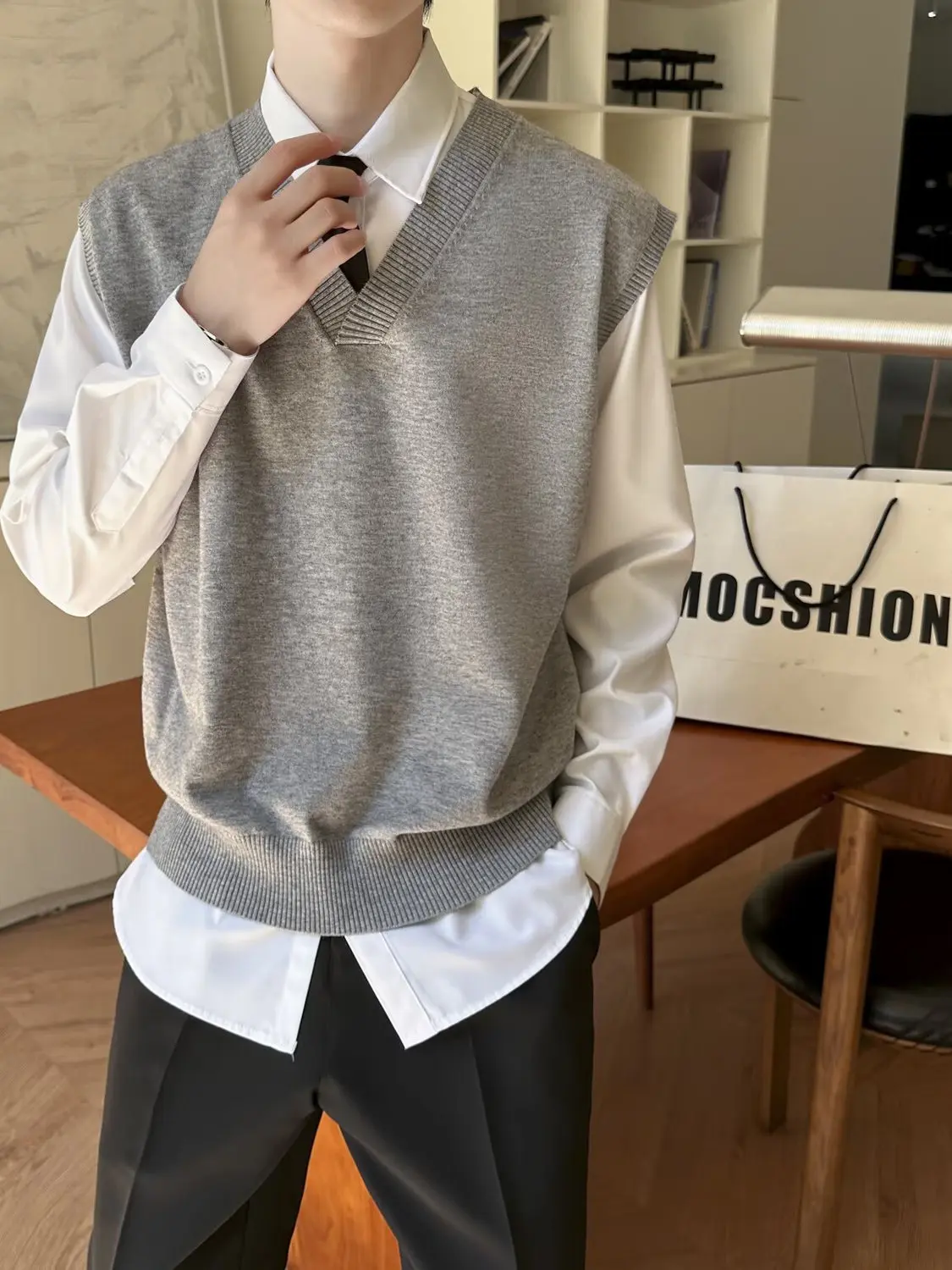 

Свободный крой, мужской вязаный свитер, корейская верхняя одежда, V-Ne, чистый цвет, весенне-осенний гонконгский жилет