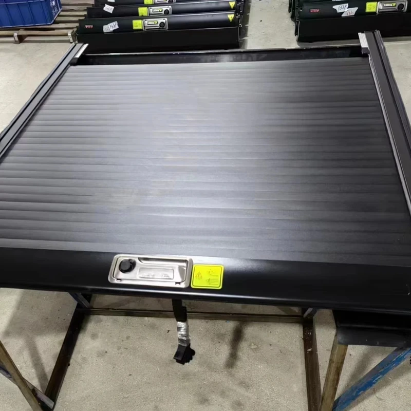 

Factory of roll-up cargo box covers T60 pickup trucks, aluminum manual roll-up.