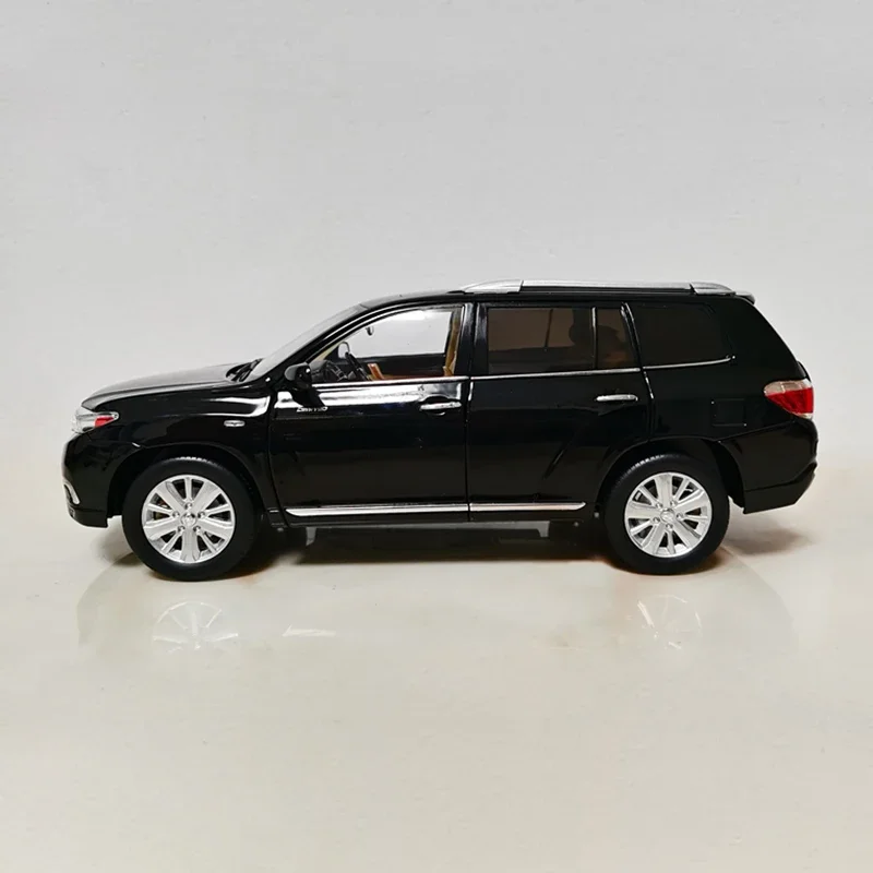 1:18 Scale 2012 SUV Simulation Alloy Car Model Diecast Metal Vehicle Toy Collection Ornament Boys Toys Collectible