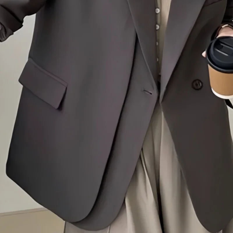 سترة نسائية رمادية أنيقة لربيع وخريف 2025 جديدة بأكمام طويلة وزر واحد ملابس خارجية فضفاضة للمكتب للسيدات