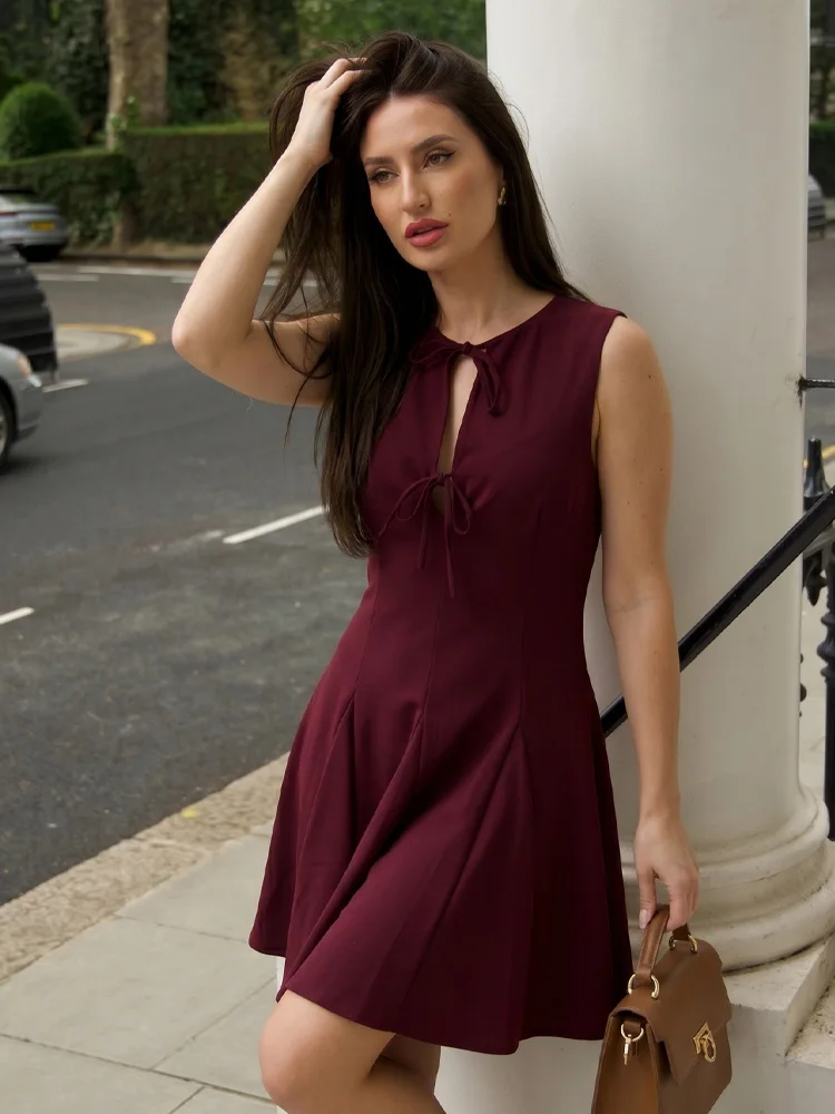 HH Damenmode Weinrotes Kleid Ärmellos mit Schleife Ausgeschnitten Schmal Geschnittenes A-Linien-Minikleid 2026 Sommer Neu Tägliches Date Elegante Abendgarderobe