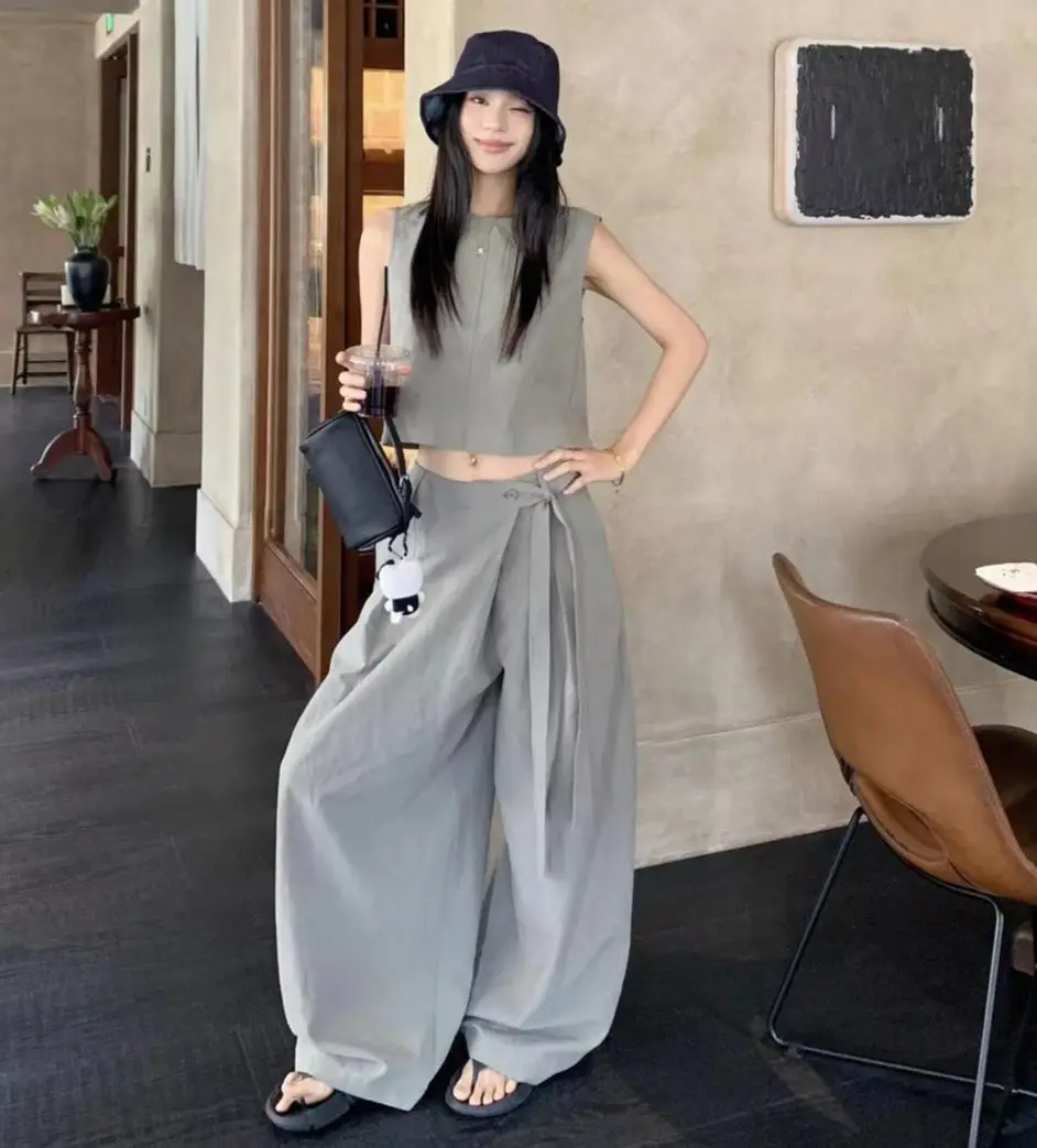 Ensemble décontracté d'été pour femme : débardeur court simple avec bretelles design et pantalon large – Ensemble deux pièces