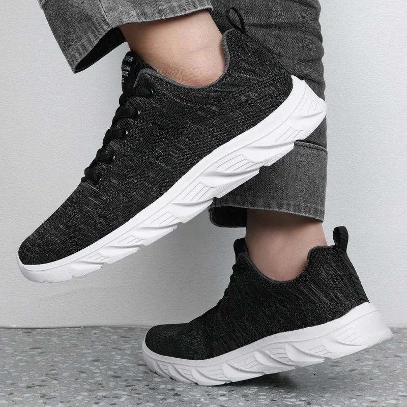 2024 summer hot men's black flying knitting breathable non-slip classic casual sports shoes manufacturers direct sales