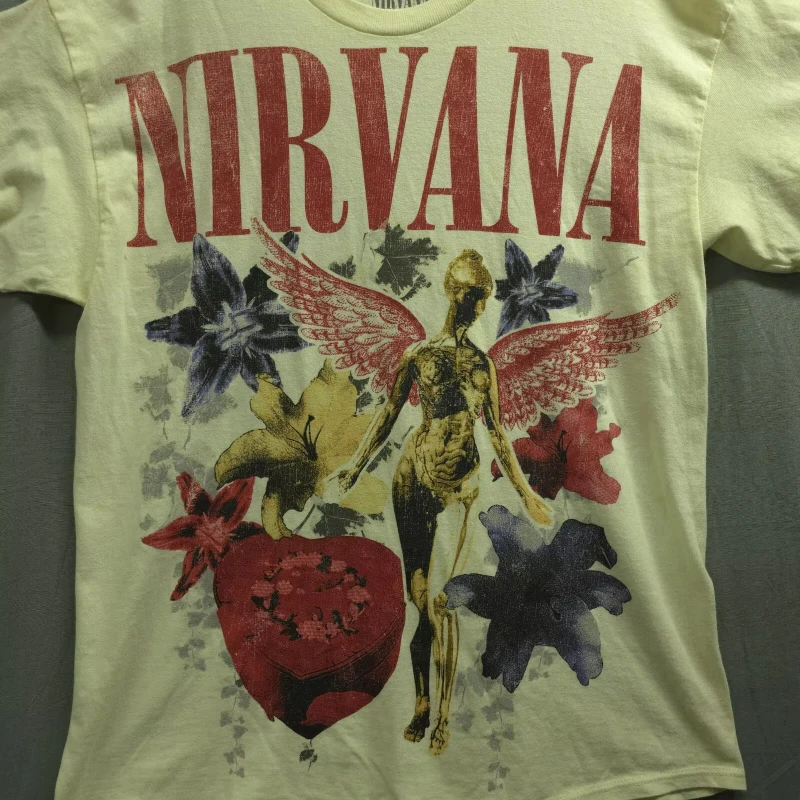 Nirvana Vintage Rock Band Rundhals-Kurzarm-T-Shirt Retro Angel Floral Graphic Tee für Grunge-Musikbegeisterte