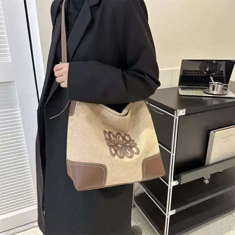 

Fashionable retro single-shoulder underarm bag for commuting large capacity versatile and adjustable crossbody women's bag