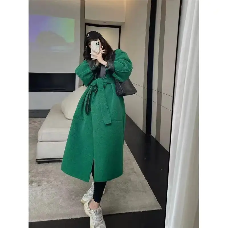 เสื้อโค้ทตัวยาวสำหรับผู้หญิง สไตล์เกาหลี สำหรับฤดูใบไม้ร่วงและฤดูหนาว ขนเฟอร์ อุ่นสบาย เหมาะสำหรับสาวออฟฟิศ แฟชั่น ปกพับได้ ใส่ได้สองด้าน