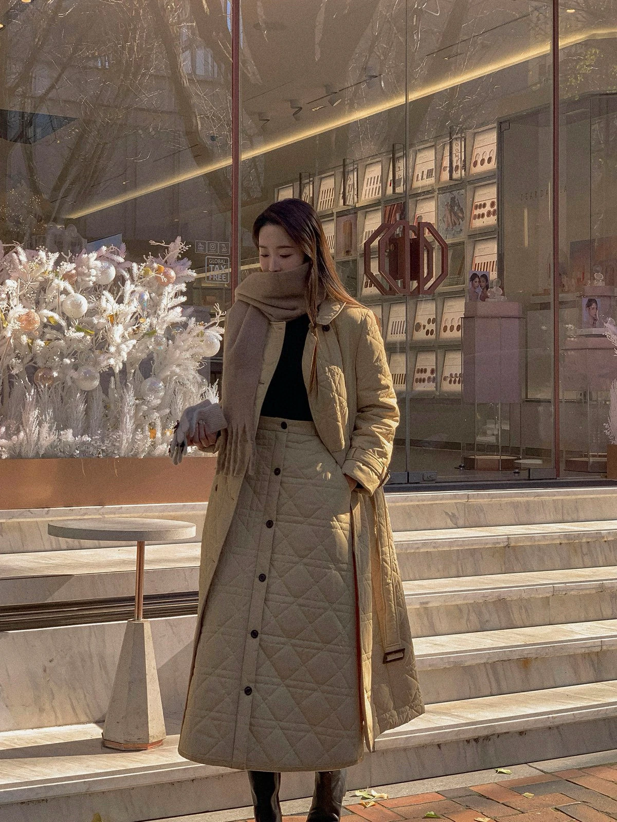 

Комплект женской хлопковой одежды Dongda Gate: утепленное пальто средней длины, юбка и теплая футболка (3 предмета) для зимы