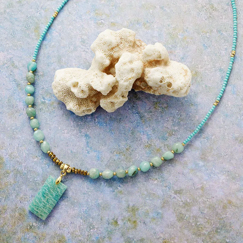 

Natural stone geometric pendant choker necklace