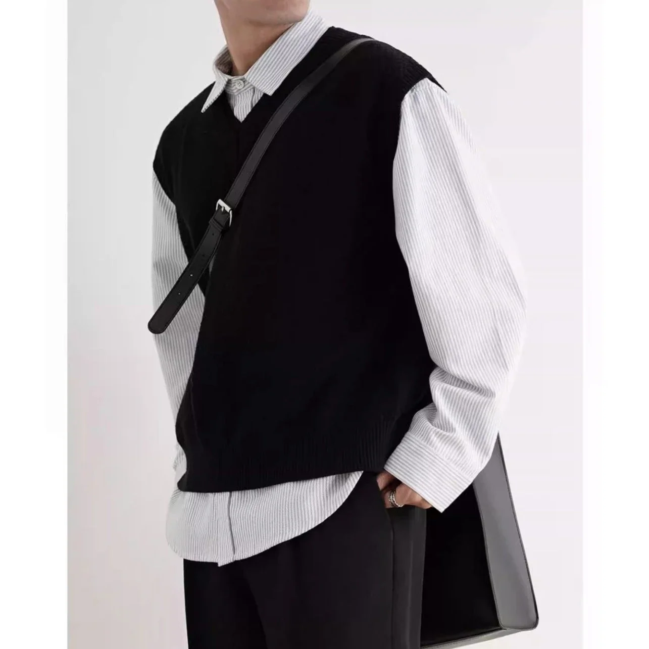 

Осенний простой черный вязаный свитер с v-образным вырезом, жилет для мужчин, классический модный свободный повседневный универсальный жилет в стиле Харадзюку