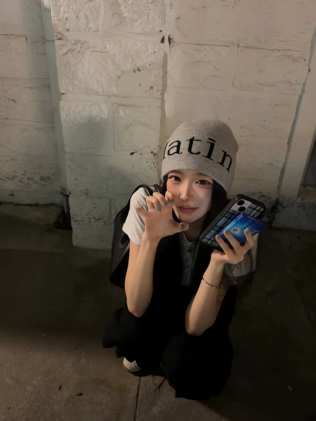 novo-2026-gorro-feminino-de-trico-solto-estilo-coreano-com-letras-para-inicio-do-outono-com-efeito-de-emagrecimento-facial