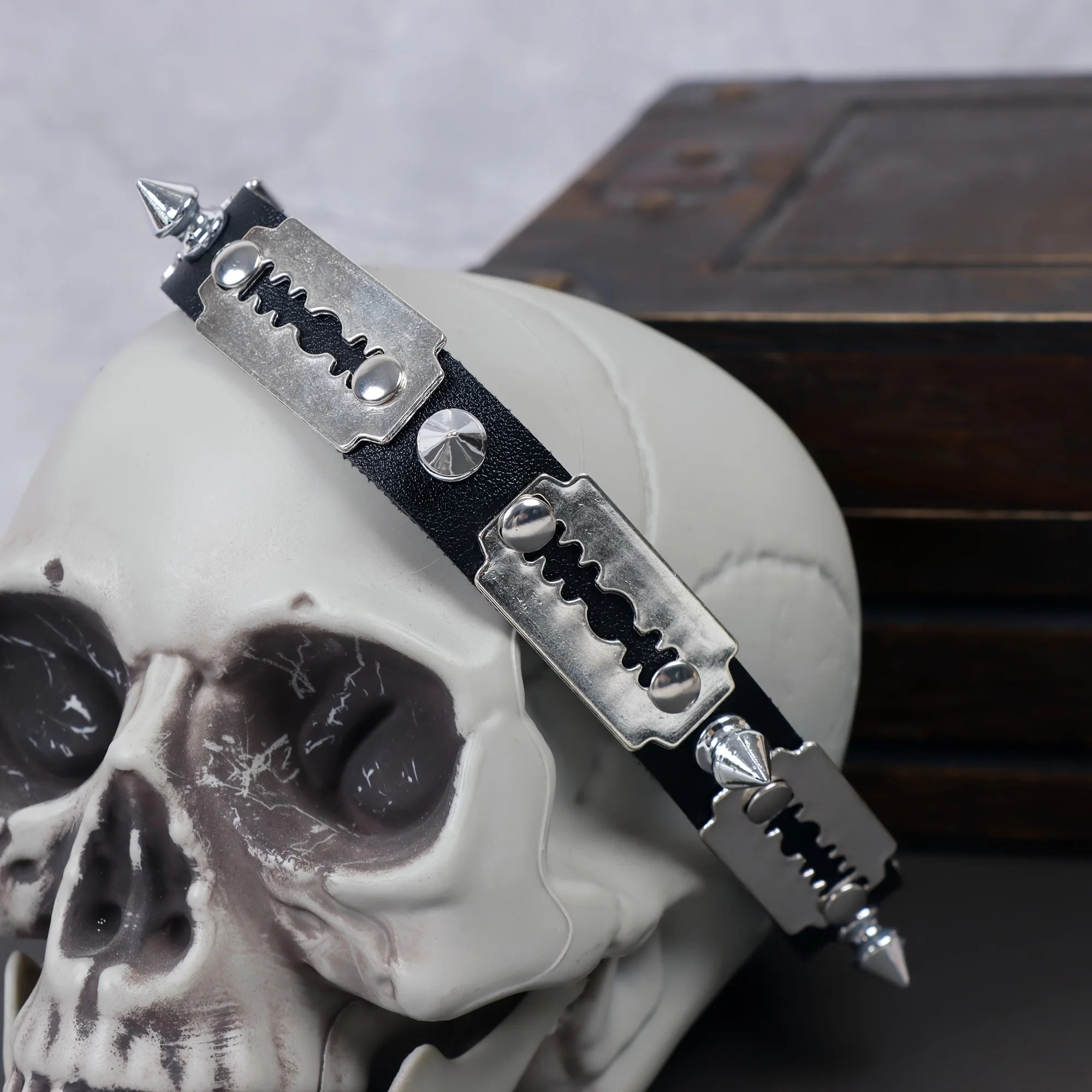 القوطية الهيب هوب للجنسين PUPU بو الجلود المختنق الجلود، تنوعا النمط الياباني الكوري مسننة برشام مطعمة قلادة طوق، Fas