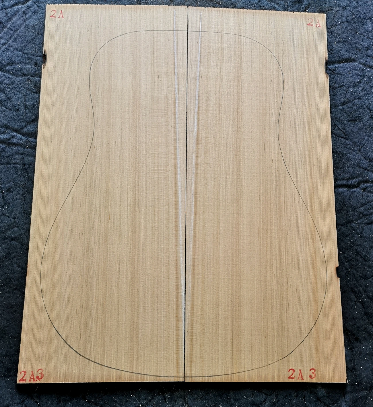 AA Grade Red Cedar Solid wood Guitar Top board Tone Wood Guitar Panel Handmade Guitars Making Material 4.5*220*550mm(2pcs)