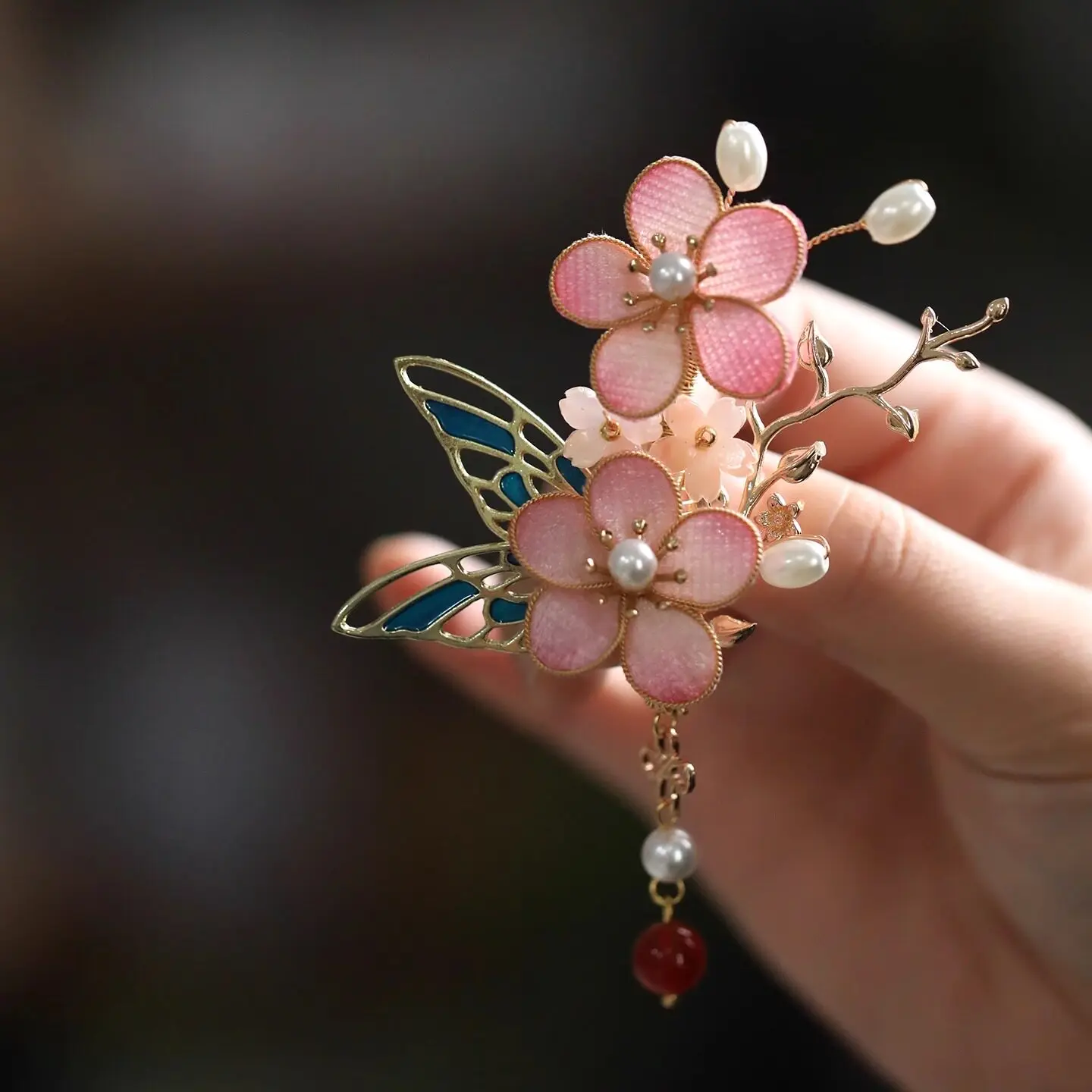 Handmade Chinese Style Hanfu Cheongsam Brooch Pink Flower Butterfly Faux Pearl Tassel Pin For Women Autumn Winter Coat Dresses
