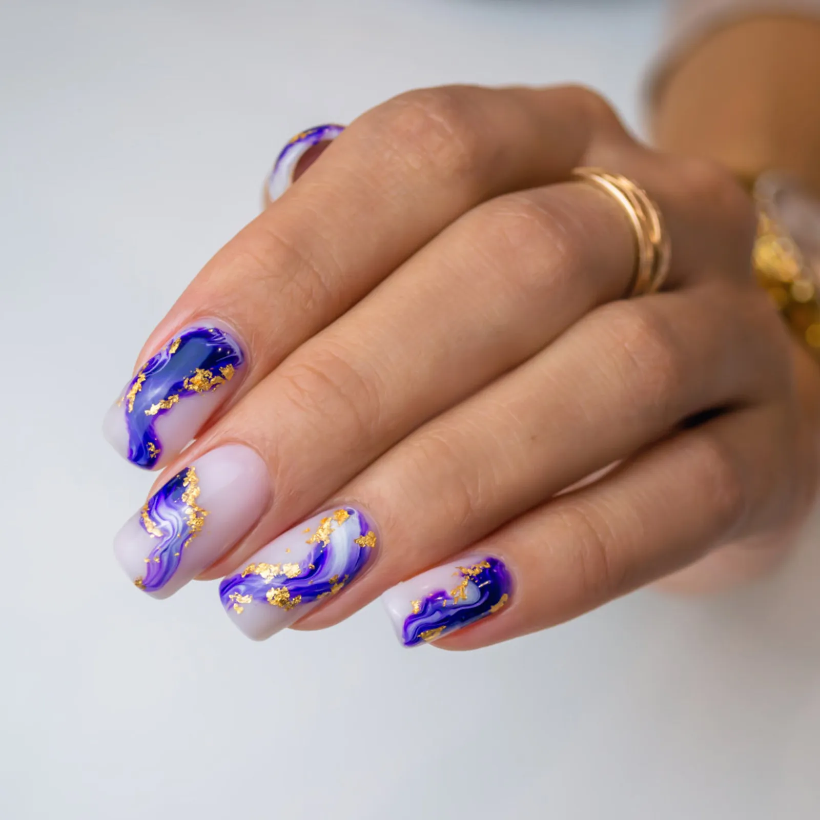 

3 Bottles Nail Art Foil Stickers Gold Foil Flakes Manicure Decoration Long-Lasting Metallic Glitter Nail Art Supplies
