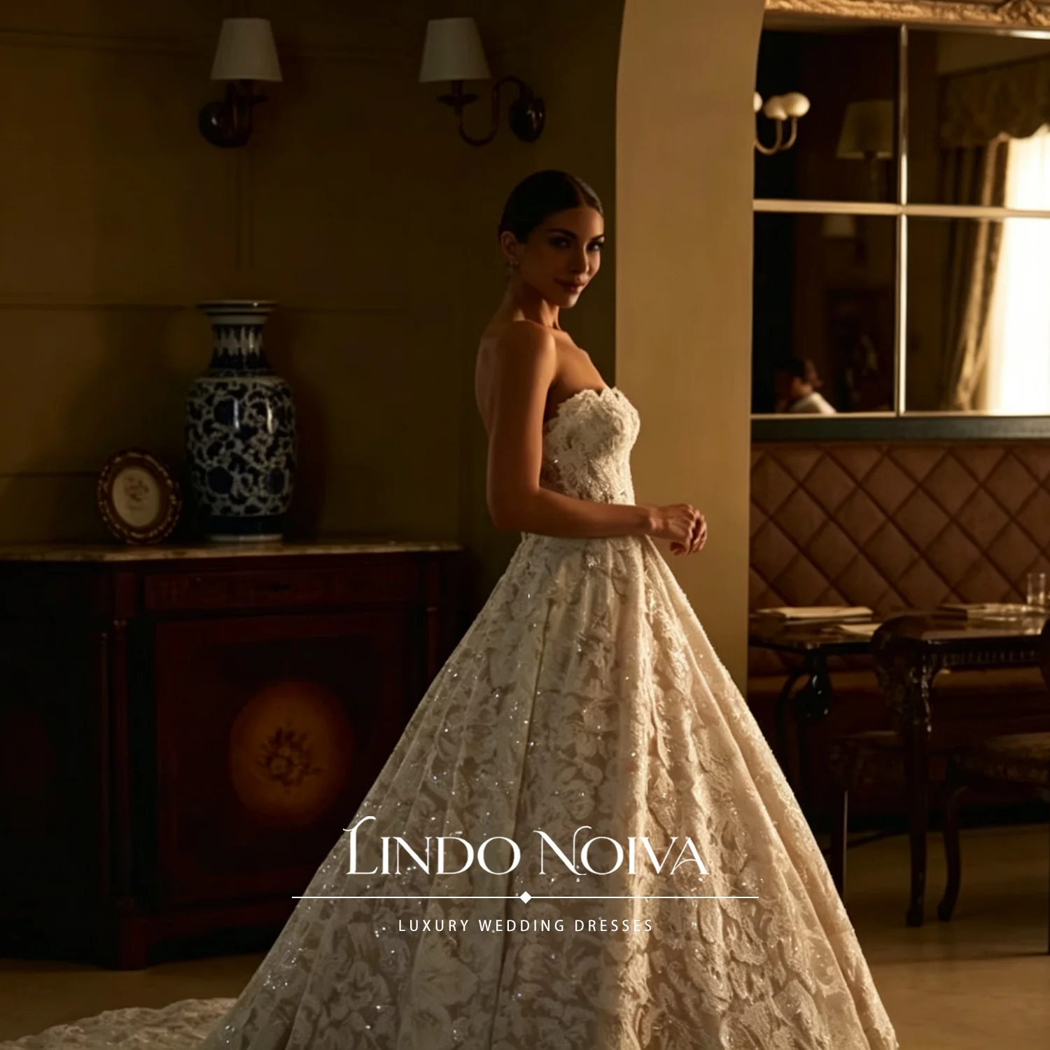 LINDO NOIVA Couture Elegant White Strapless Sweetheart Ball Gown Wedding Dress vestidos de novia Open Back Train Church Wedding