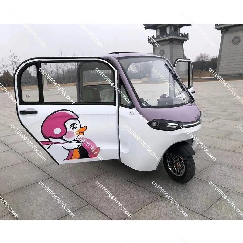 دراجة ثلاثية العجلات كهربائية مغلقة بالكامل، سيارة تعمل بالبطارية للنقل للبالغين