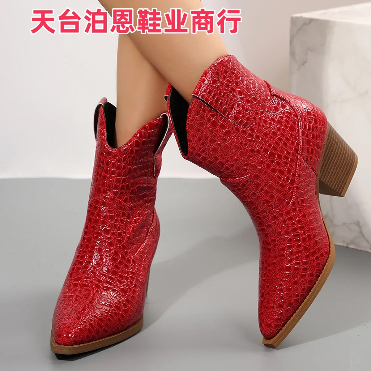 

Осенне-зимние новые женские кожаные ботинки на высоком каблуке, большие размеры, с заостренным носком, на толстом каблуке, размер US.