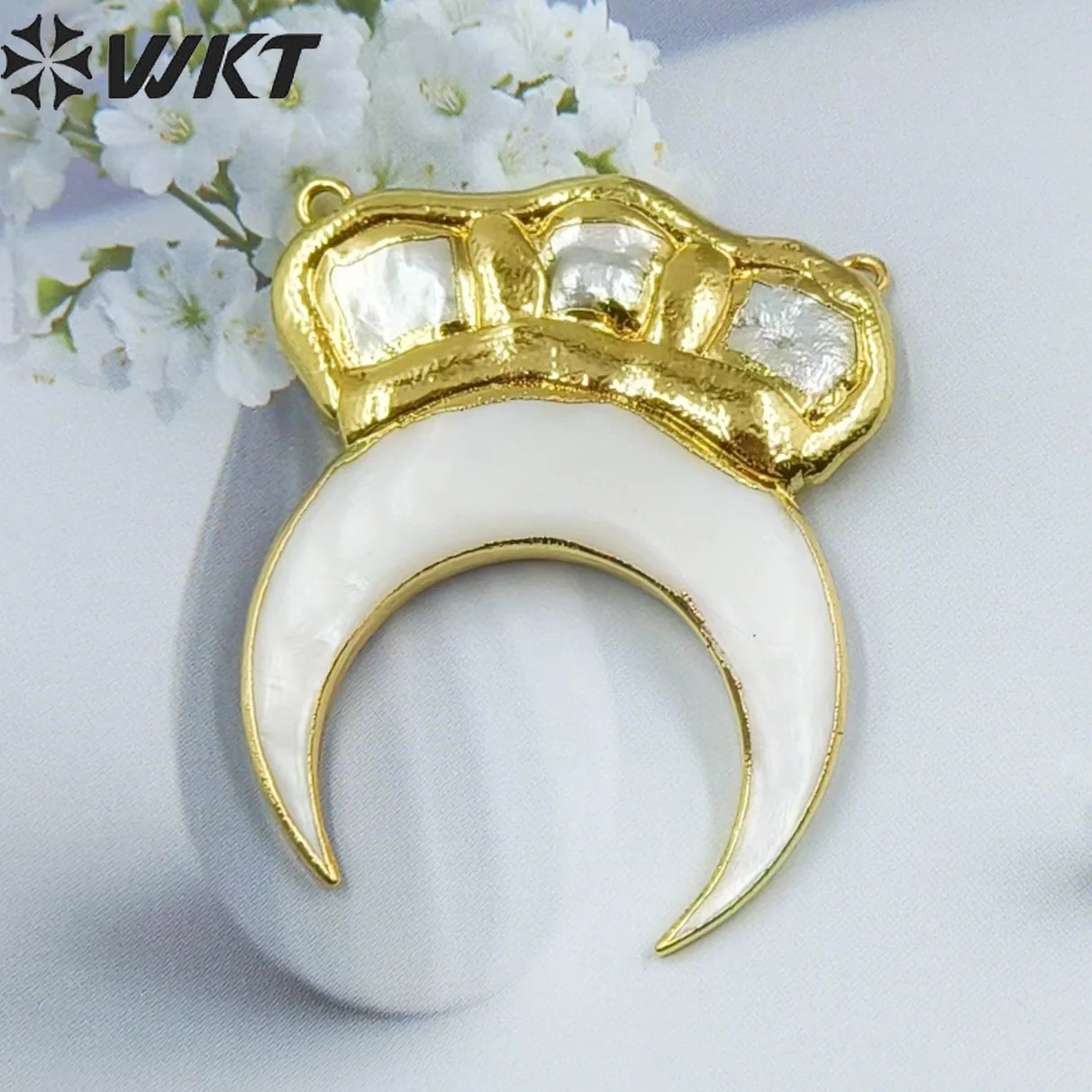 

WT-JP347 Newest fashion double loops Natural shell horn pendants women jewelry white shell with pearl pendants
