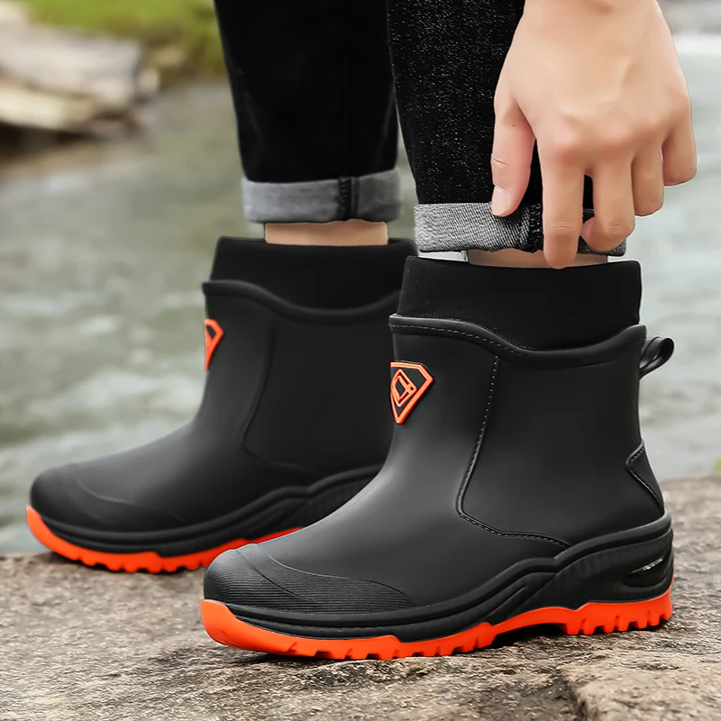 Men Rain Boots Fashion Mid-calf Lightweight Durable Plush Shoes Men Anti-slip Lightweight Keep Warm Outdoor Shoes Men Boots