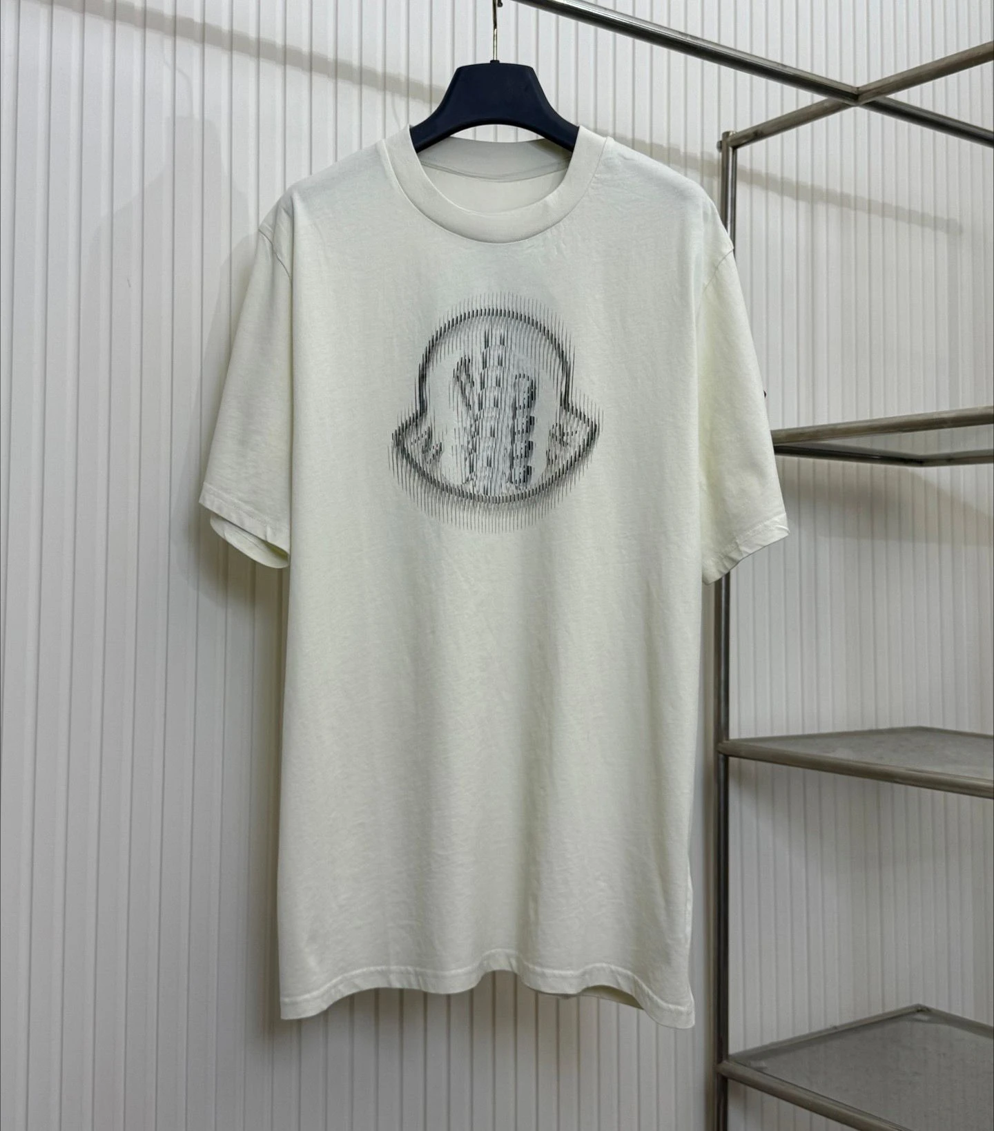 2026 new Fuzzy dynamic effect helmet pattern retro texture art design men's and women's casual T-shirt