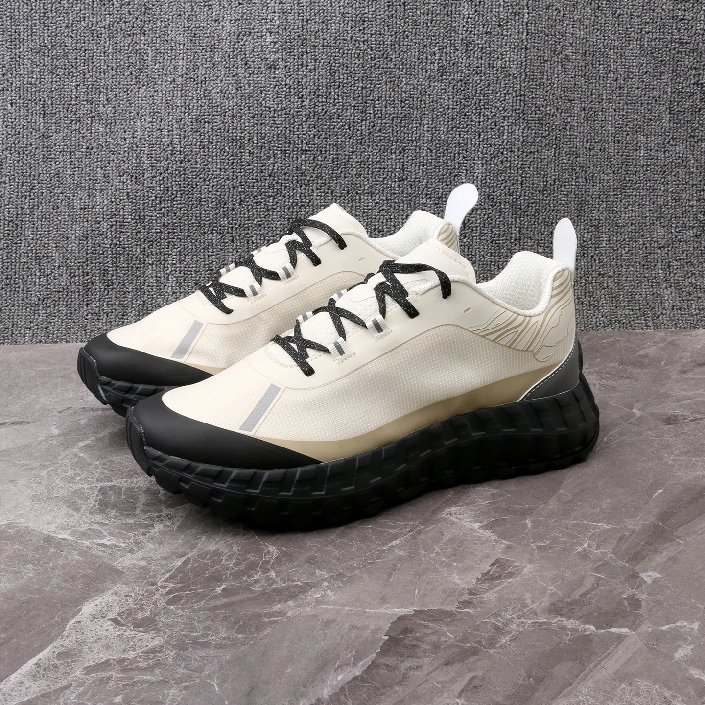 Breathable, lightweight, unisex professional track and field running shoes for marathons and training. Excellent quality.