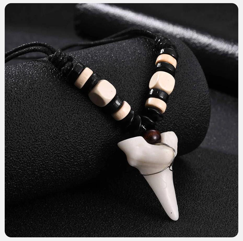 Vnox Haifischzahn-Anhänger Halskette für Männer, Verstellbares Wachsseil Holzperlen Choker Vintage Surfer Tribal Beach Boho Halsschmuck – Detail 5