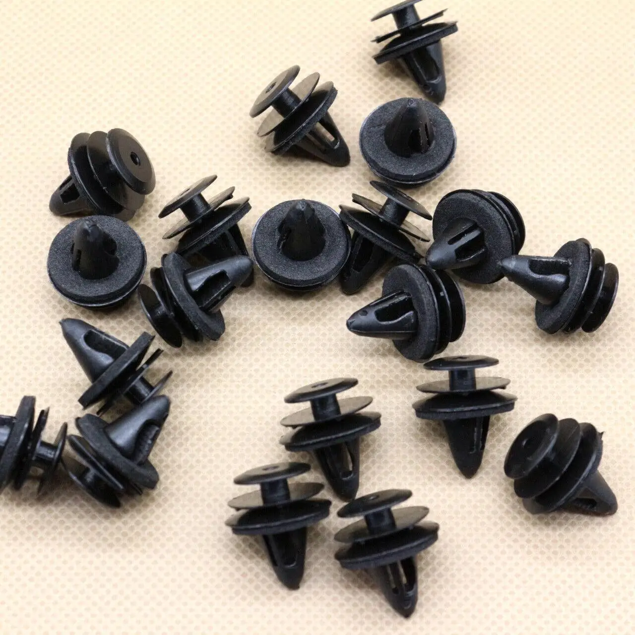 

100 x Black Nylon Door Panel Retainer Clips With Sealer For Nissan For Infiniti