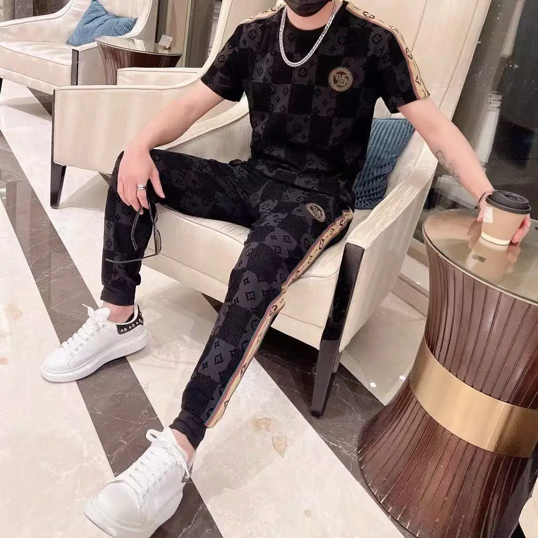 

Лето 2025 г., новый модный повседневный комплект с короткими рукавами и вышивкой для мужчин, модный брендовый универсальный комплект высокого класса