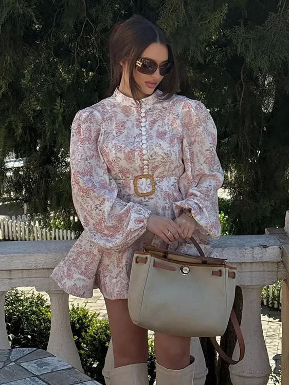 

Осеннее платье с цветочным принтом, воротником-стойкой, длинными рукавами, завышенной талией, поясом, А-образной юбкой и застежкой на одну пуговицу, повседневное женское платье