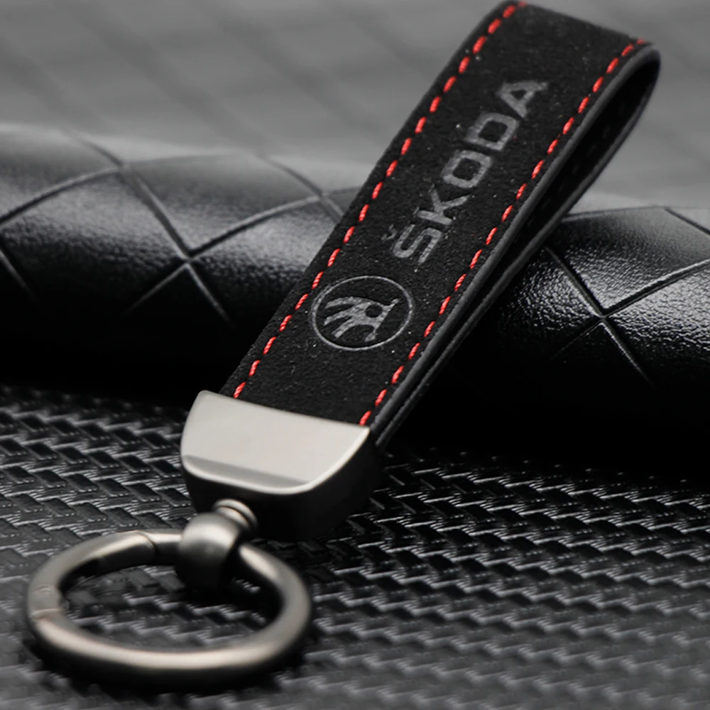 Luxury Leather Car Keychain Auto Logo Keyring Accessories Women Men Gifts For Skoda Yeti VRIS Octavia a5 a7 Karoq Kamiq Fabia