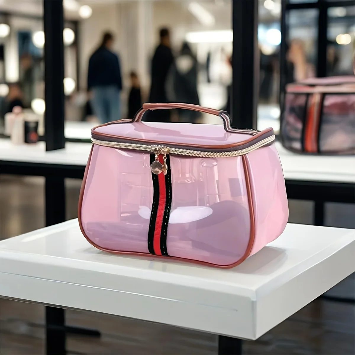 Große, transparente Kosmetiktasche aus PVC, wasserdicht, tragbar, ideal zur Aufbewahrung von Kosmetikartikeln für Frauen, für das Fitnessstudio, auf Reisen oder als Geschenk. – Detail 6