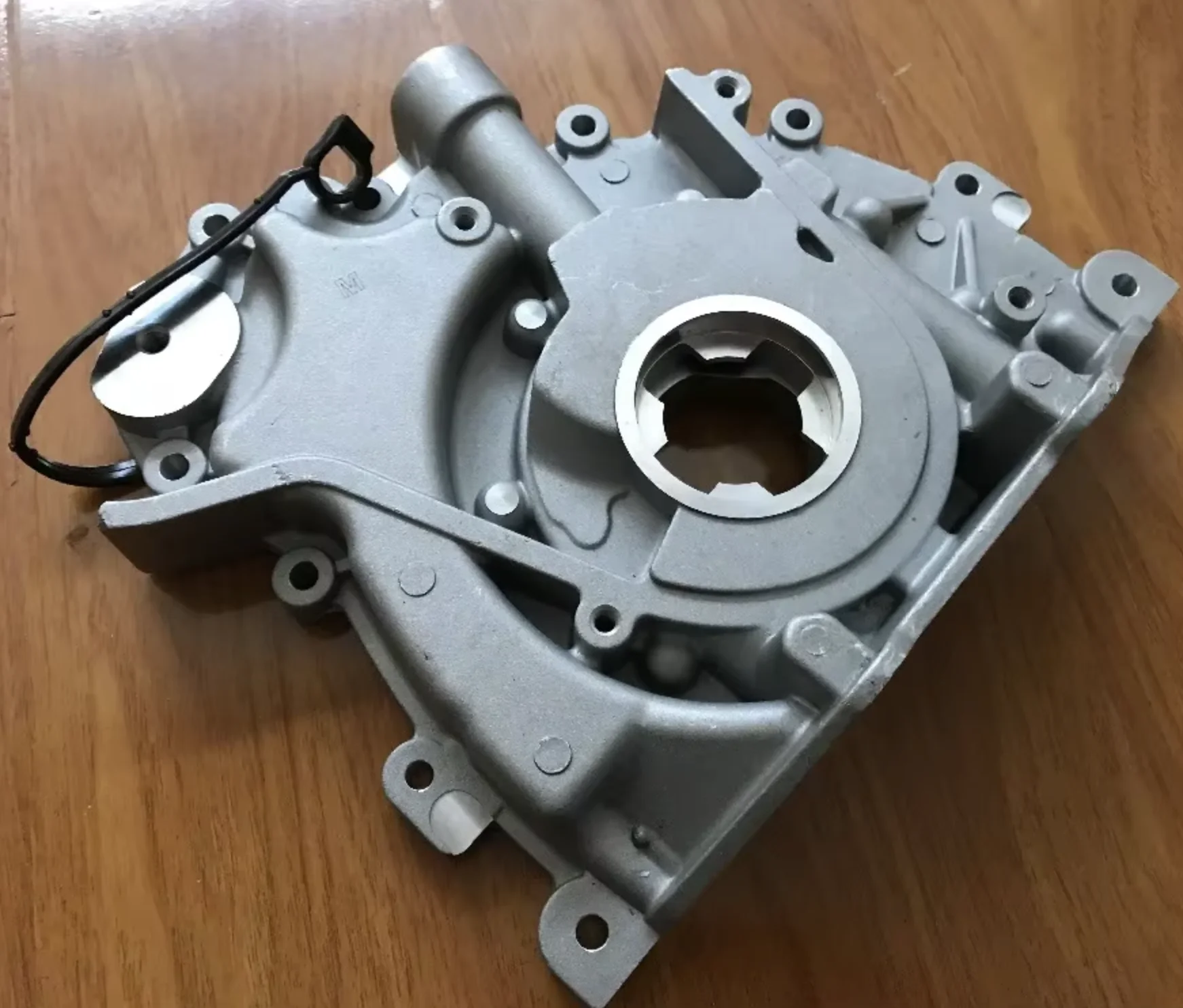 

Oil Pump For Land Rover LR3 LR4 / Discovery 3 4 2005-2009 1348651 LR002465