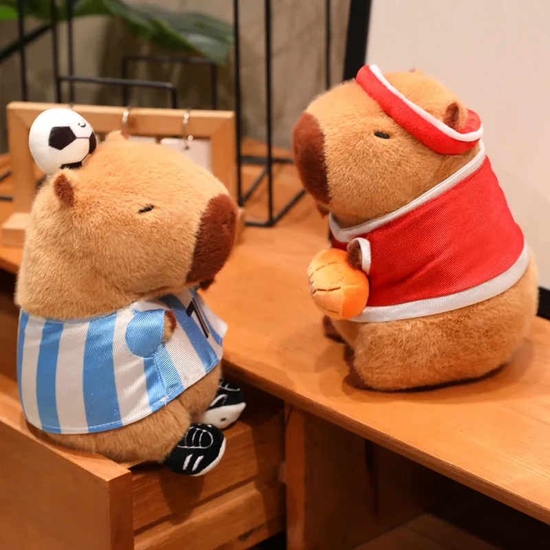 1 Stück 22 cm Kawaii Capybara Plüschtier trägt Fußball- und Basketballtrikots Cartoon Capybara mit Bällen Geburtstags-Weihnachtsgeschenk – Detail 4