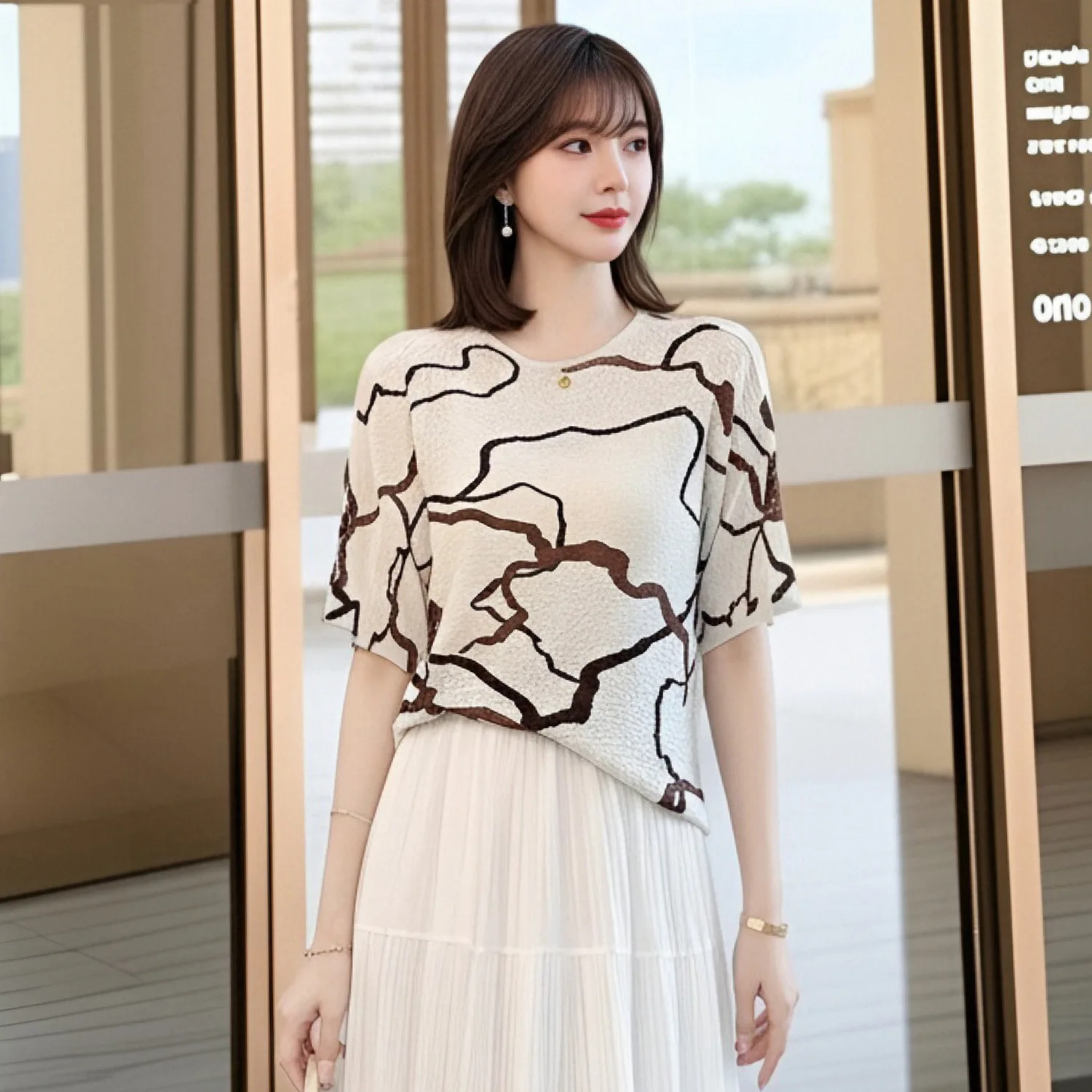 

Miyake Pleated Women's Casual Versatile Tops 2006 New Japanese Design Bohemian Style Line Print Short-sleeved T-shirt for Women
