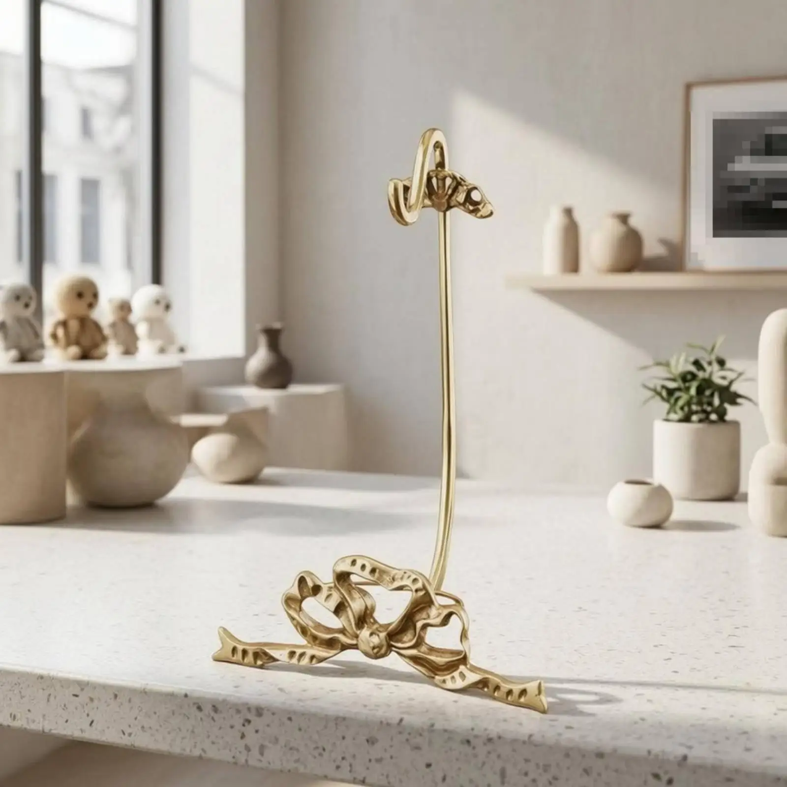 Bow-Shaped Display Stand Polished Brass Coffee Mug and Saucer Display Stand Gold-Toned