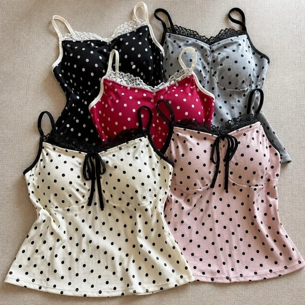 Stilvolles, schmal geschnittenes Polka-Dot-Cami-Top, dehnbares, ärmelloses Camisole mit Spitzenbesatz, atmungsaktives, gepolstertes Top mit Spaghettiträgern zum Überziehen. – Detail 9