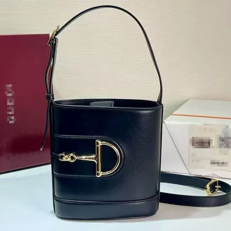 حقيبة كتف جلدية مبطنة أنيقة للسيدات محفظة كروس فاخرة مع تفاصيل خياطة الماس