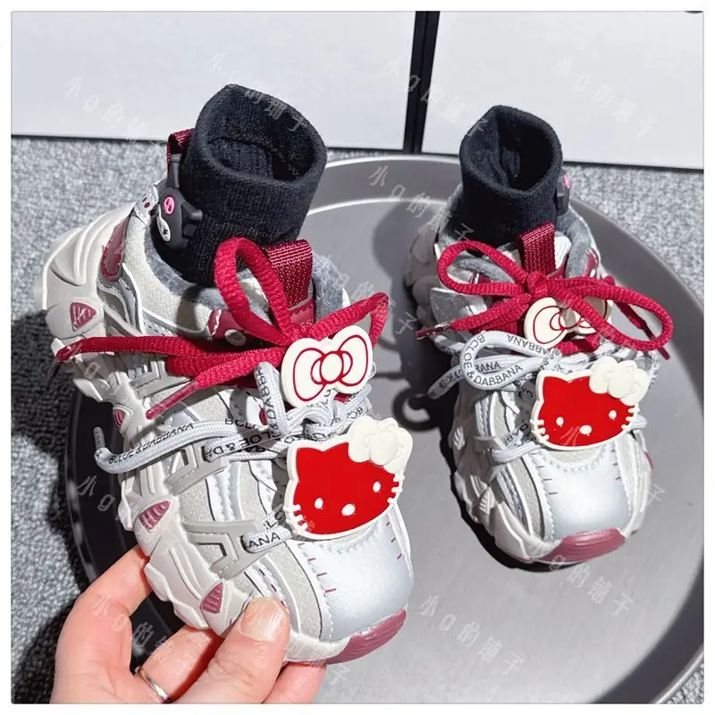 

Новая детская спортивная обувь Hello Kitty в стиле аниме Kawaii Sanrio, повседневные детские кроссовки с милым рисунком, милые подарки с подвеской, игрушки