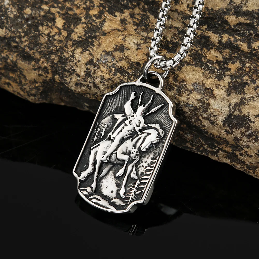 Colgante de caballo de guerra guerrero vikingo de doble cara de acero inoxidable europeo y americano, collar de acero de titanio de hip-hop con número de vida