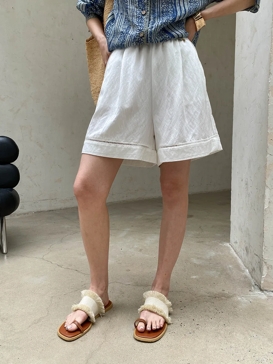 Sommerliche Damen-Shorts in unifarbenem Design mit hohler Textur, elastischem, hohem Bund, schlank machendem und lockerem, weitem Bein. – Detail 10