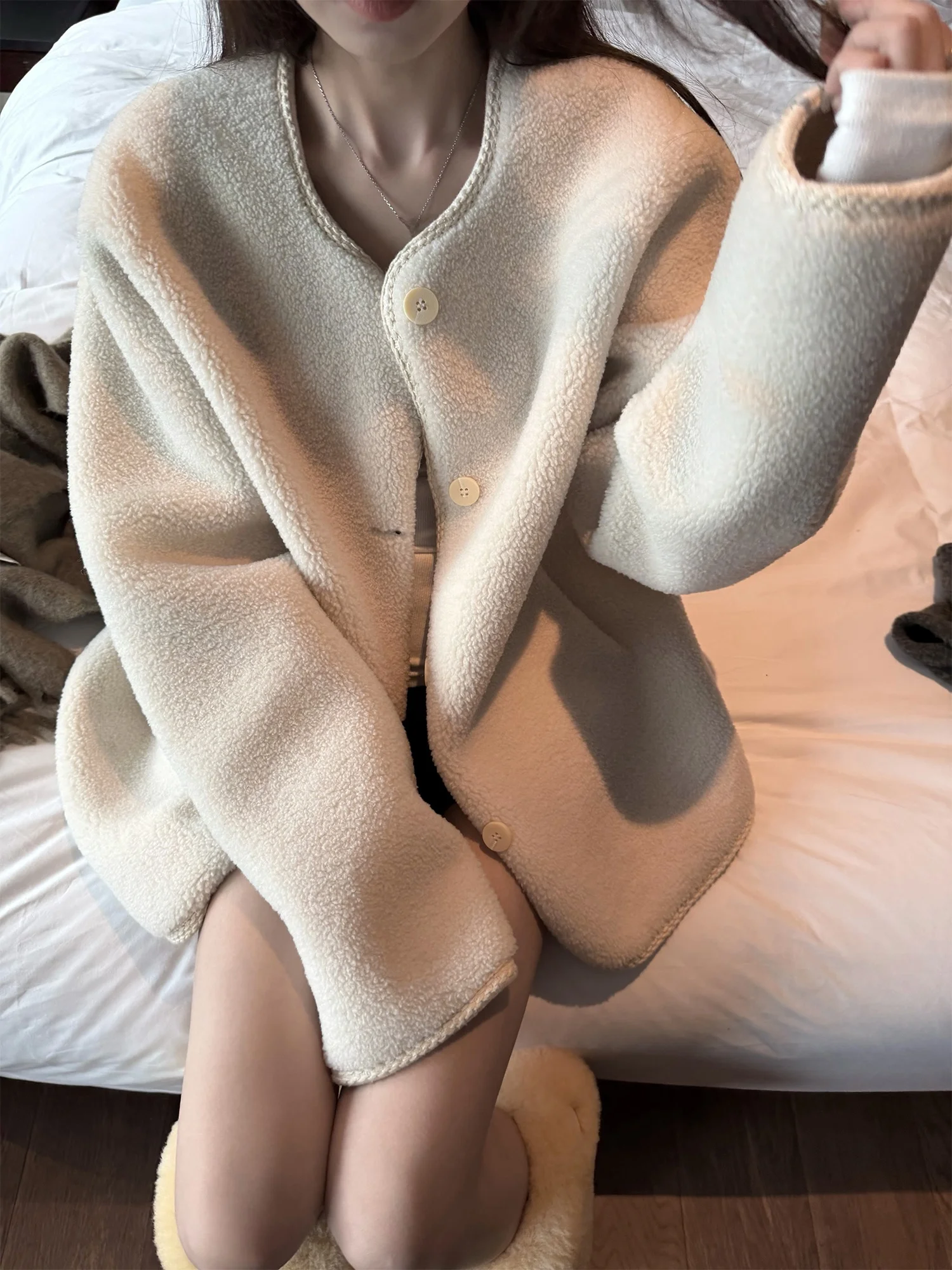 

Superniniyy Women's Lamb Fur Inteated Jaet Collarl Outerwear Soft Polyester Fiber Environmentally Friendly Coat